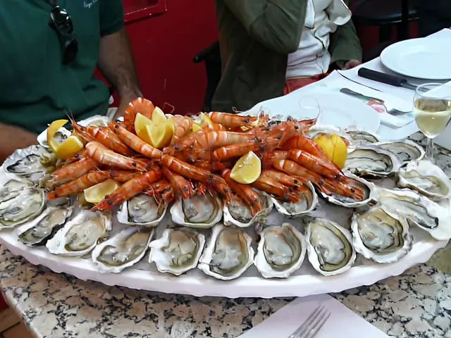 02 oysters and prawns